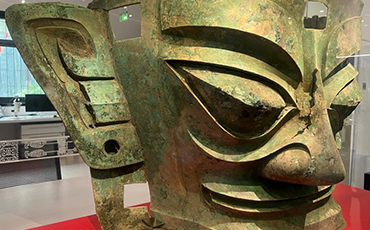 Exhibition of bronze mask from Sanxingdui site officially opens to public