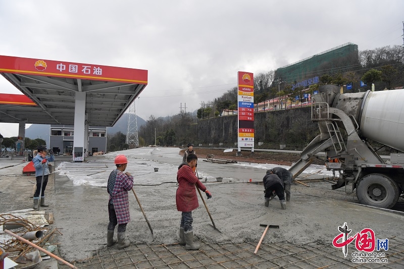 汶川建萬噸級(jí)加氣加油站 3月下旬投入使用