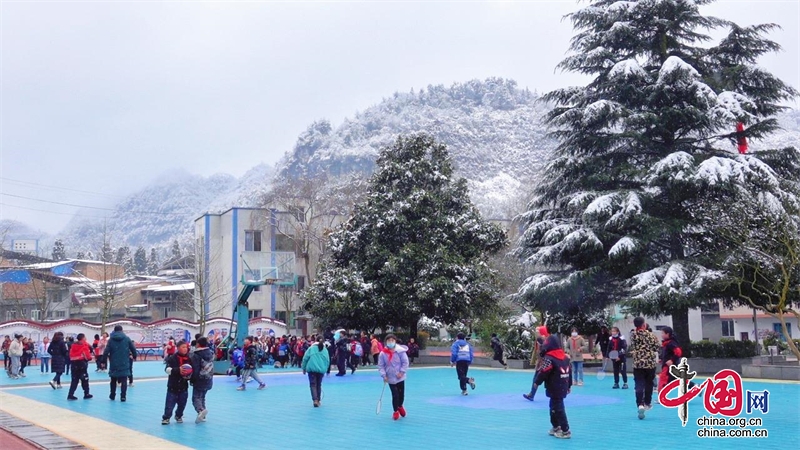 就地取材：古蔺村小“雪地课堂”正式开讲