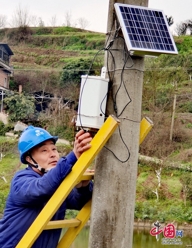 宜賓太陽能“警示官”站崗  喊話電線下禁止垂釣