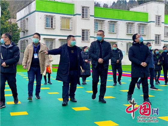 绵阳江油市教体局领导到方水小学调研学校工作