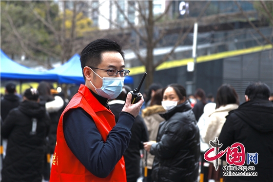 黨建引領 企業參與 包樓到人 成都天府軟體園有序開展核酸檢測