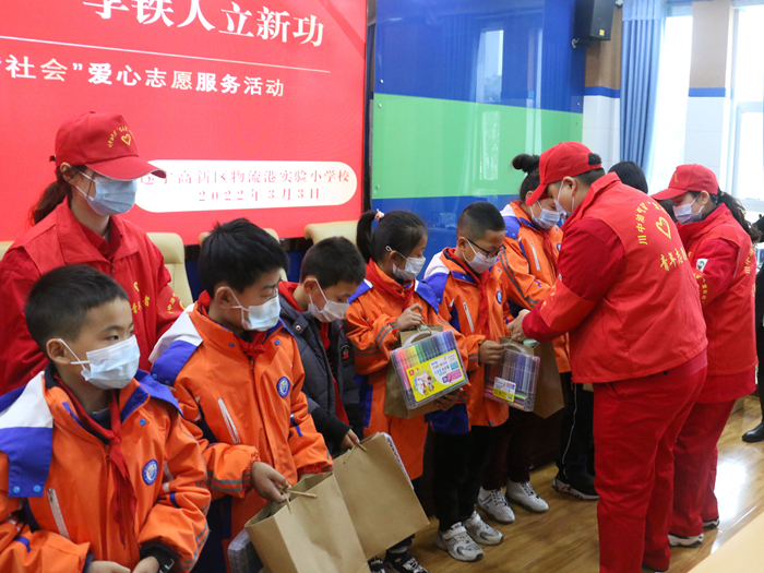 “学雷锋树新风 学铁人立新功” 川中油气矿开展爱心志愿服务活动