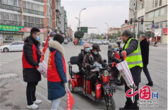  学习雷锋好榜样 成都新川外国语学校用实际行动向雷锋致敬