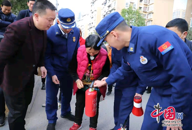 弘扬雷锋精神、践行志愿服务——阆中市住建局联合开展安全宣传志愿服务活动