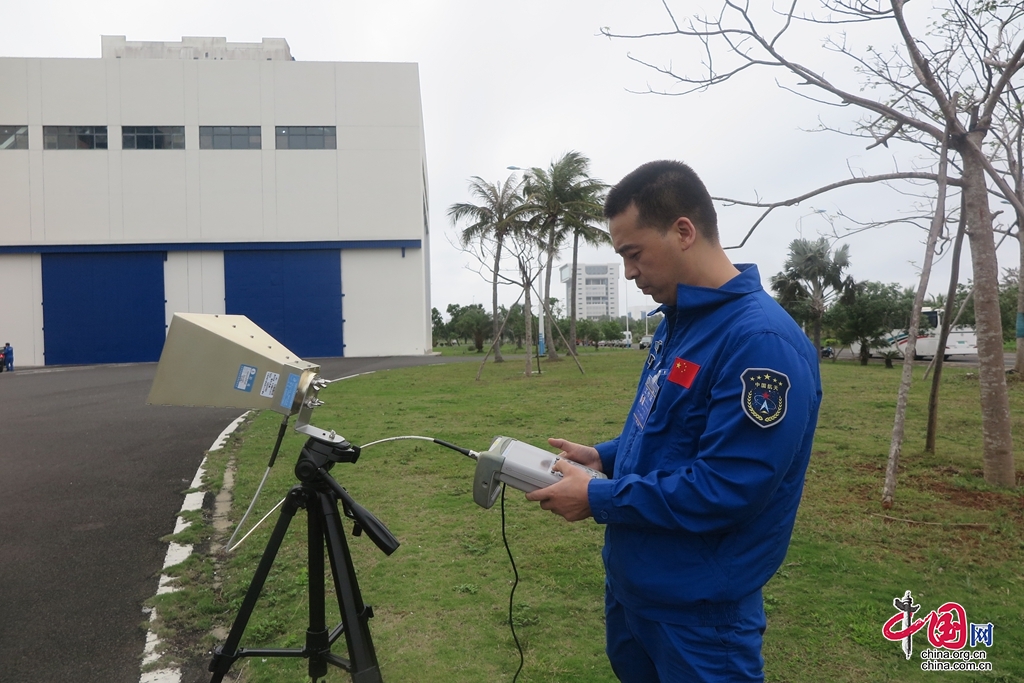海天发射场上空的“护卫三剑客” ——记文昌发射场无线电频谱监测组