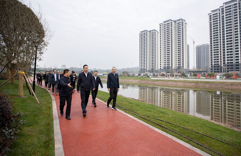 完善城市功能 暢通城市路網 更好滿足人民群眾對美好生活的新期待 廣安市委副書記、市長趙波帶隊前往廣安主城區調研公園、公廁、公交站、公共停車場“四公”建設和路網規劃建設情況 