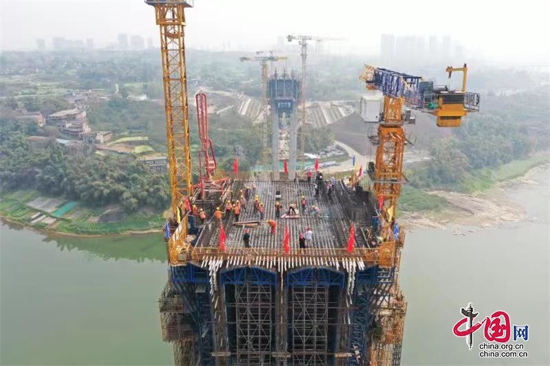 渝昆高鐵瀘州沱江特大橋主橋0號塊全部澆築完成