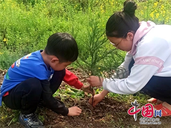 綿陽市安州一中開展植樹節活動