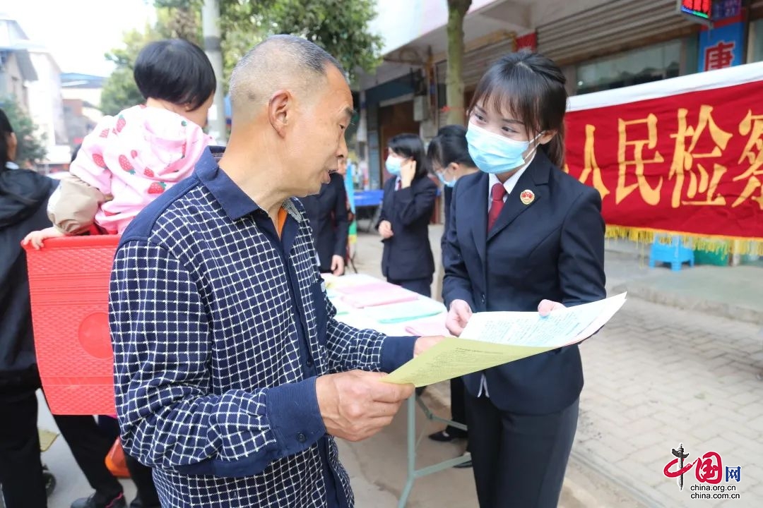 營山縣檢察院開展“3·15”消費者權益日法治宣傳活動