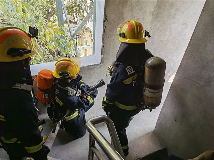 射洪市太和大道消防救援站组织开展紧急避险训练