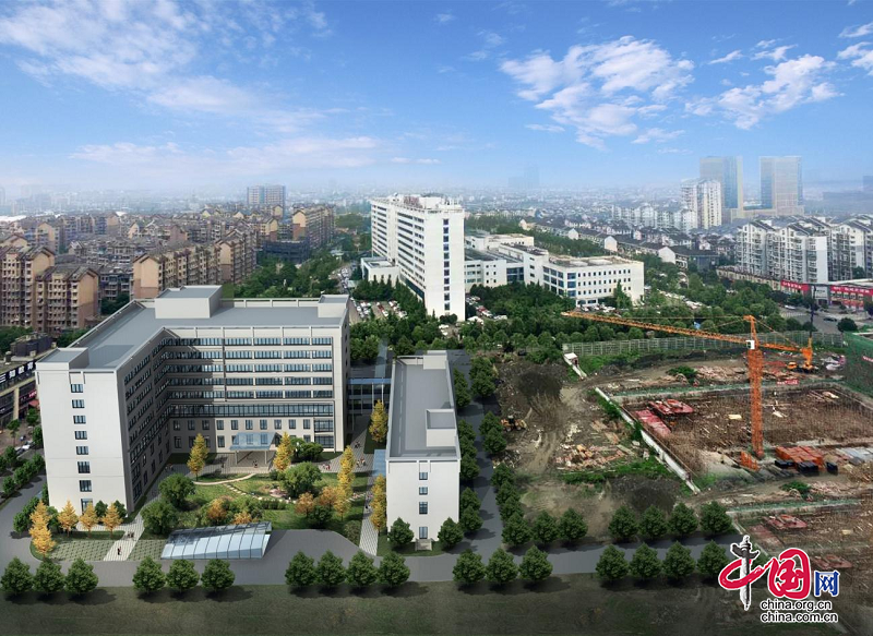 中国十九冶都江堰项目人民医院二期综合大楼主体结构封顶