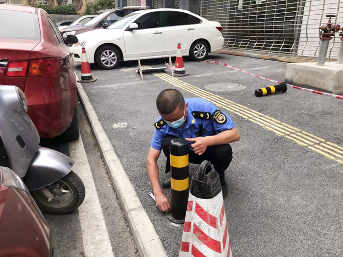 还路于民！射洪市综合行政执法局拆除违规设置地桩地锁