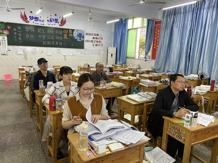 射洪中学校：专家引领全面提升，有的放矢高效备考