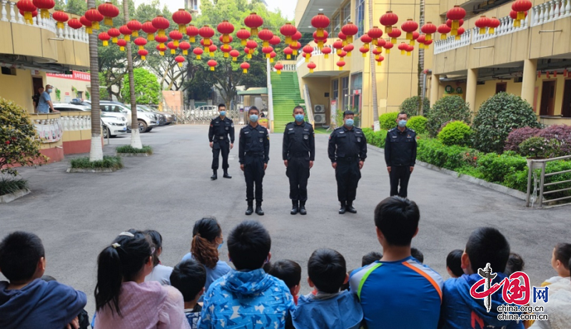 樂山市兒童福利院“愛在春日裏”活動：警犬進兒福，安全築心間