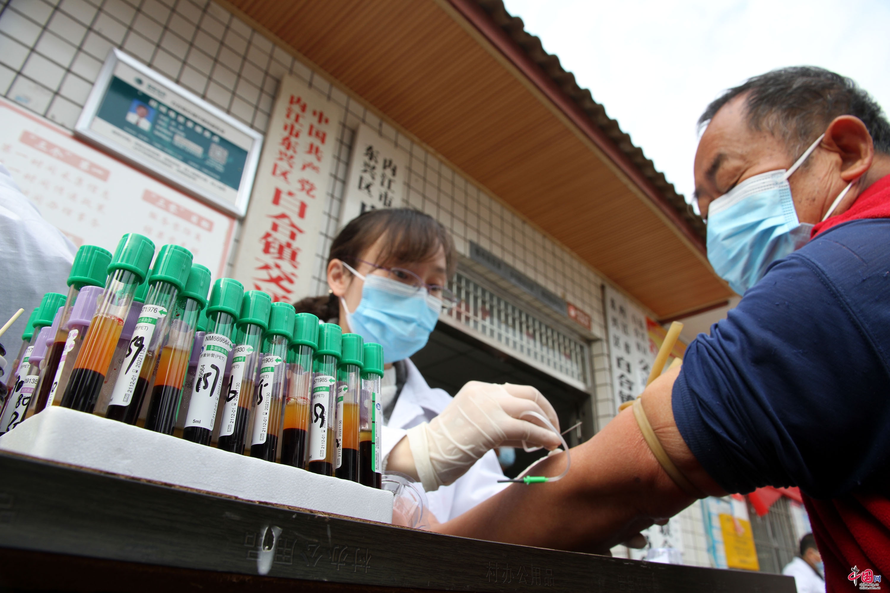 內江市東興區農村老人樂享“健康福利”