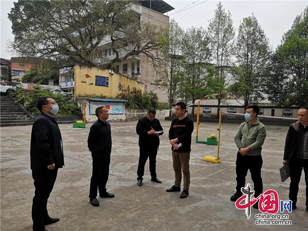 岳池县教育科技和体育局督导学校安全工作