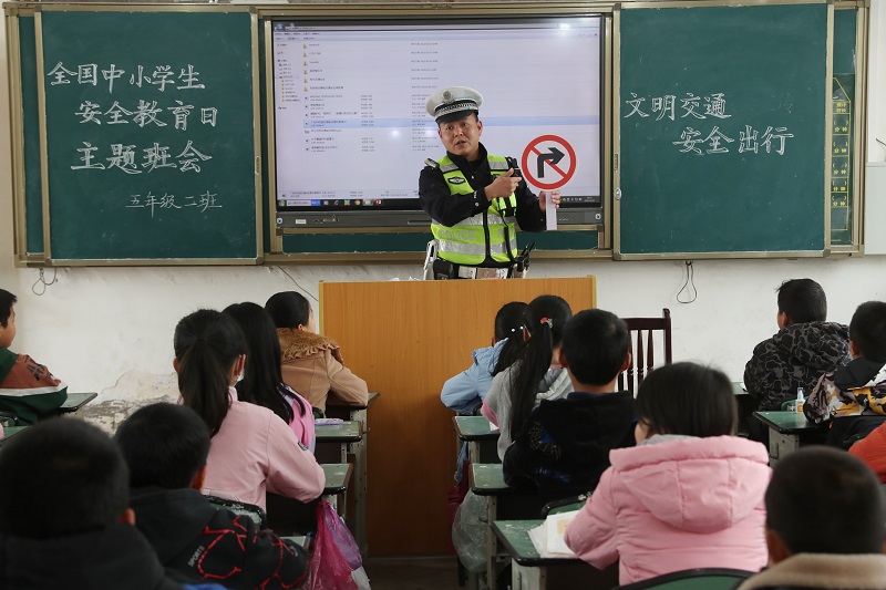 四川廣安：學生安全教育日  文明交通安全出行 