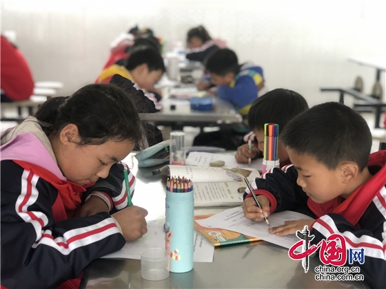綿陽江油市雁門小學舉辦英語書畫比賽