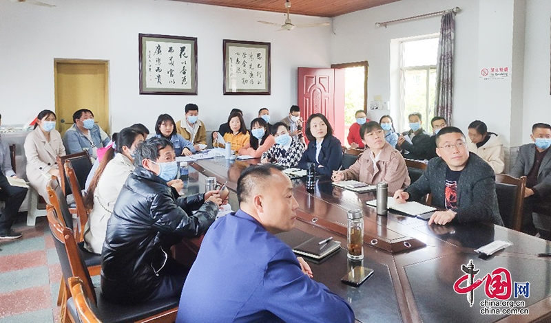 自贡大安：新店镇党委开设“干部职工讲堂”为干部蓄能充电