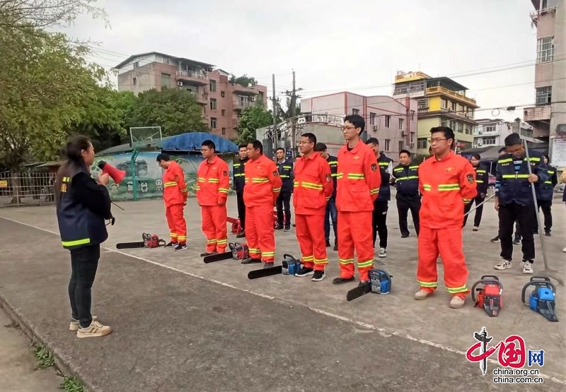 齊練“禦火術” 築牢“防火牆”——沙河鎮組織半專業撲火隊伍開展應急拉練