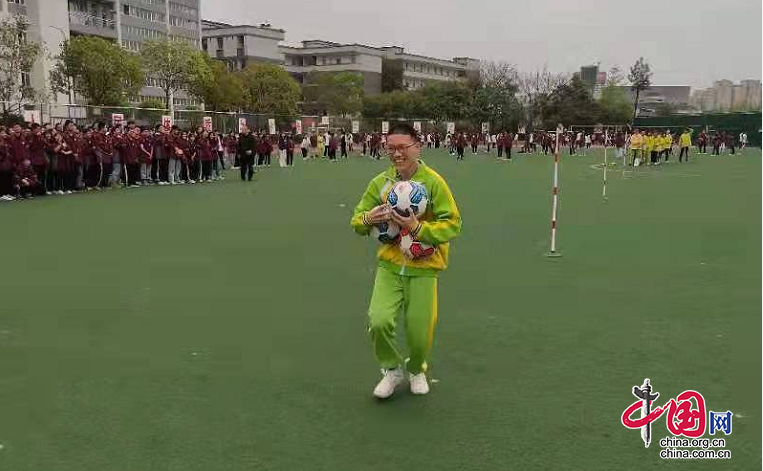 鳴奏青春旋律、抒寫運動樂曲——營山中學高二、初二年級開展趣味體育活動