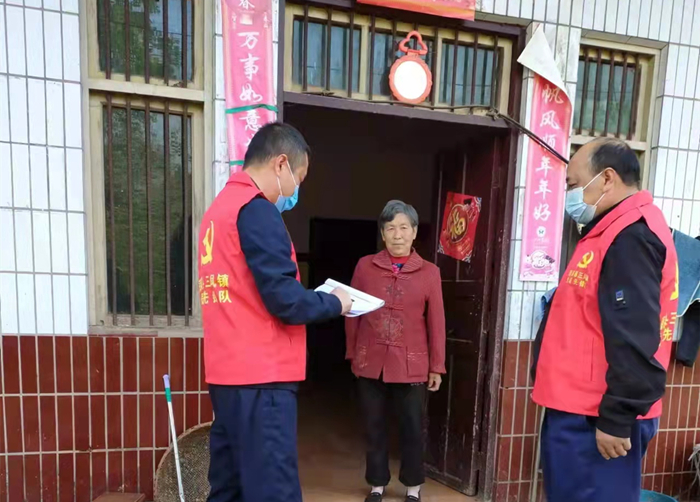 三凤镇持续加力守好疫情防控“安全门”——驻村帮扶队员梁建军坚守“疫”线