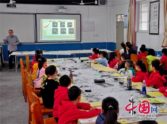 傳承書法魅力 綿陽市桑棗小學“書法進校園”厚植家國情懷