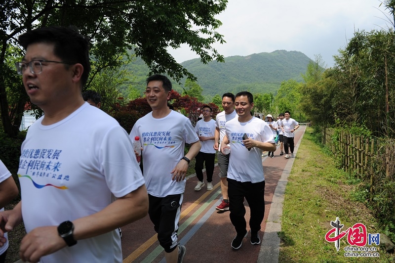 彭州税务举办“世界读书日”公益跑活动