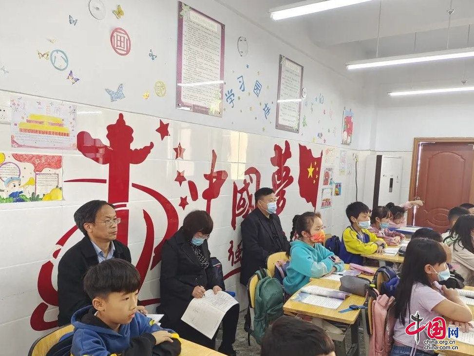 南充市石油南路小學：規範教學行為 提升教學品質