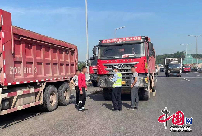重慶高新公安鐵腕整治運渣車違法行為  築牢道路交通安全防線