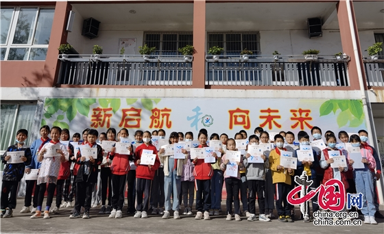 綿陽市街子小學舉行四川省書法水準測試總結表彰會