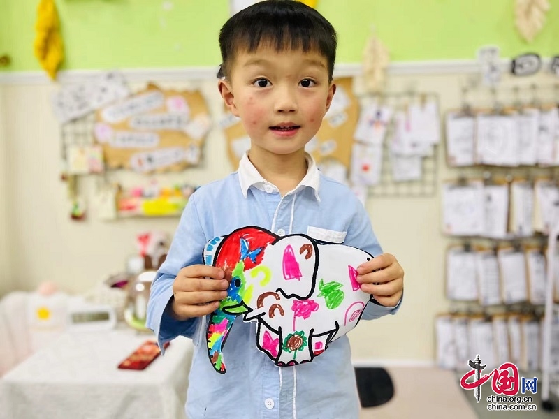 樂山市實驗幼兒園：“閱享＋”繪本遊戲之《花格子大象艾瑪》