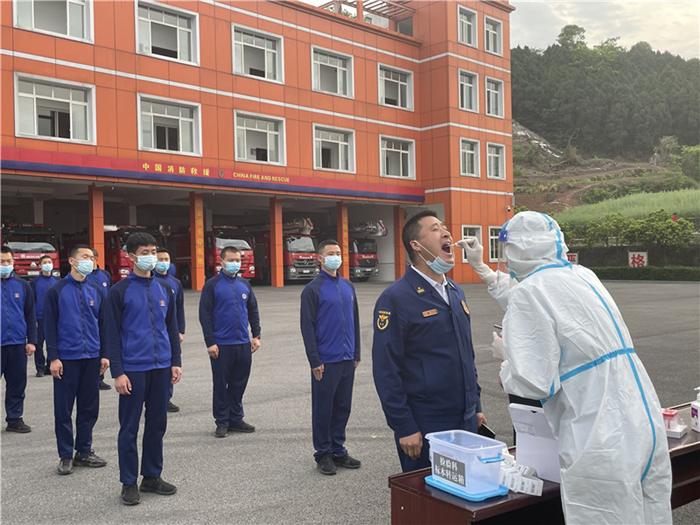射洪市太和大道消防救援站组织全体在位人员开展核酸检测
