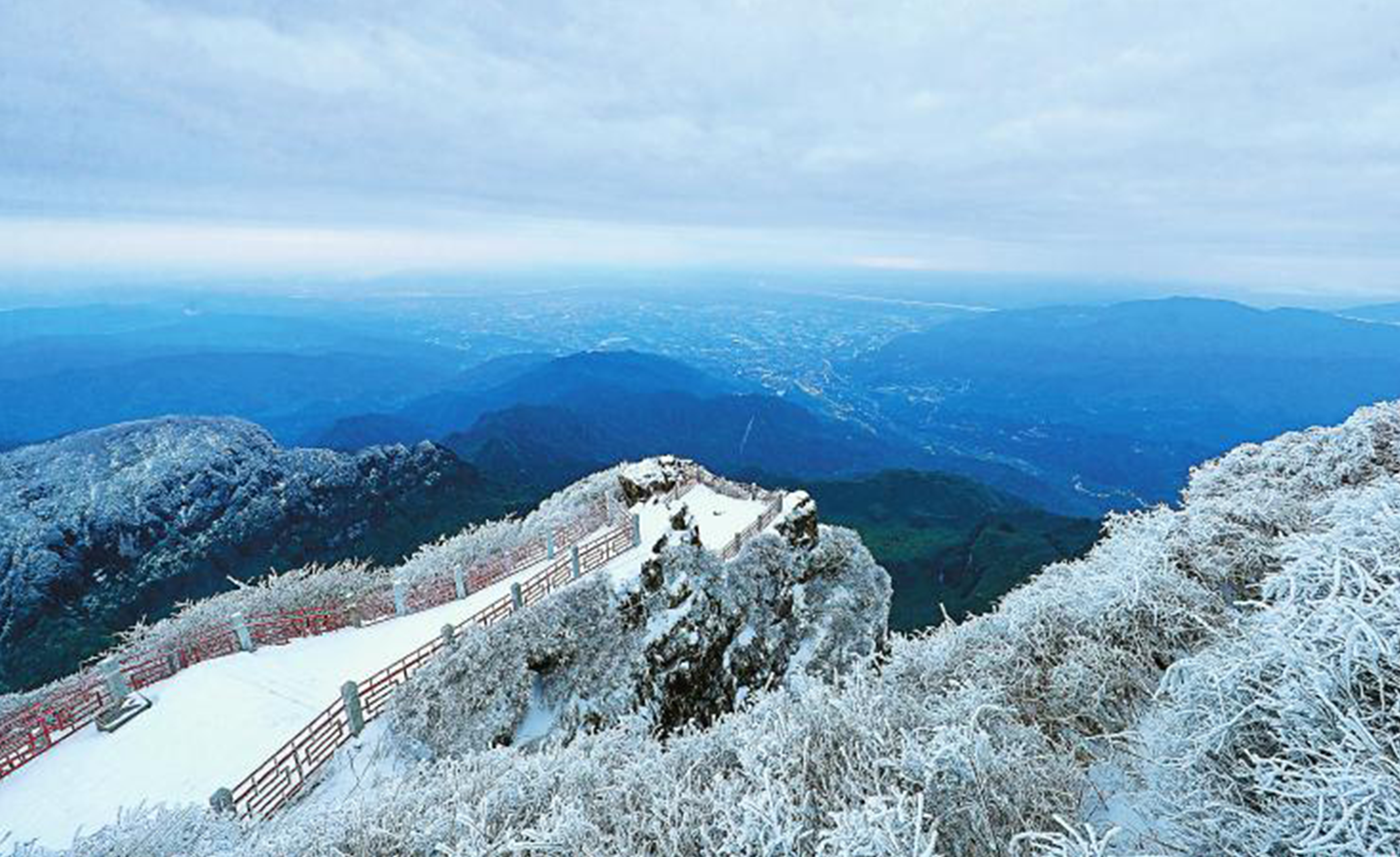 峨眉山雪景如画