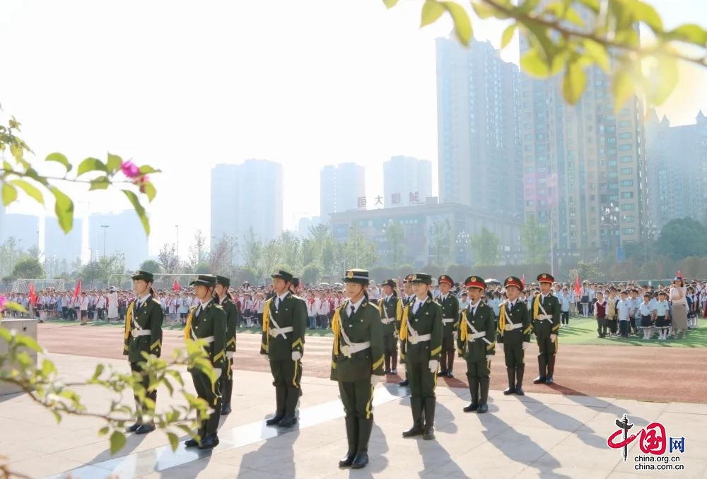 南充市府荊小學舉行第二屆少年國旗班就職儀式