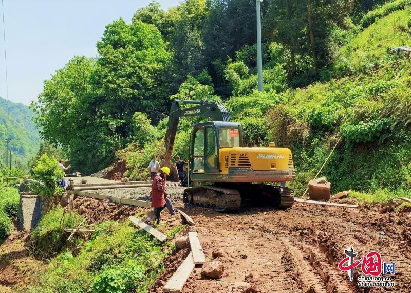 高县：以路兴产 以产兴村