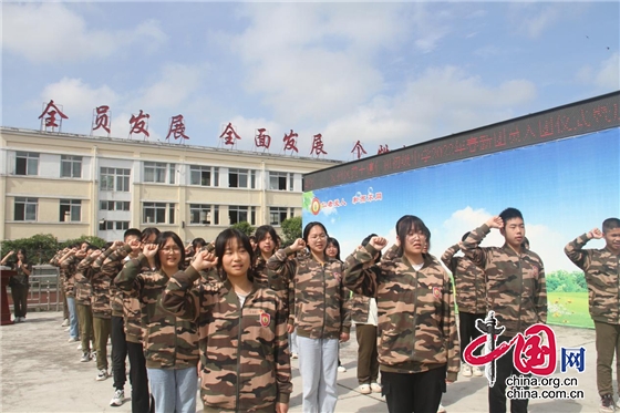 绵阳市安州区仁和初中举行庆祝中国共青团成立100周年暨新团员入团仪式