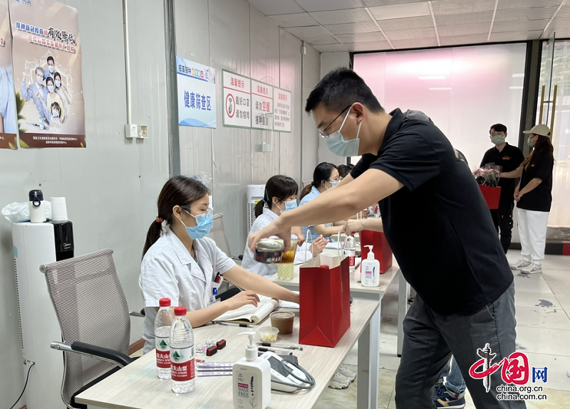 國際護士節，致敬最美白衣天使！四川兵哥餐飲為社區醫務人員送上愛心餐