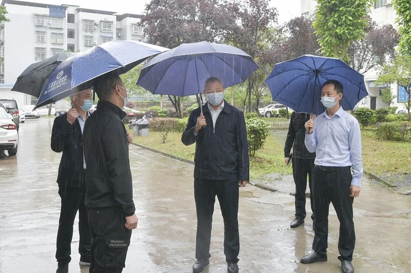 广安区委书记文阁检查乡镇疫情防控和核酸检测工作