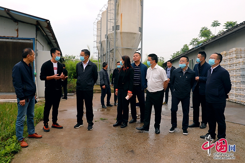 自贡市副市长龙腾鑫到荣县乐德镇调研肉兔产业