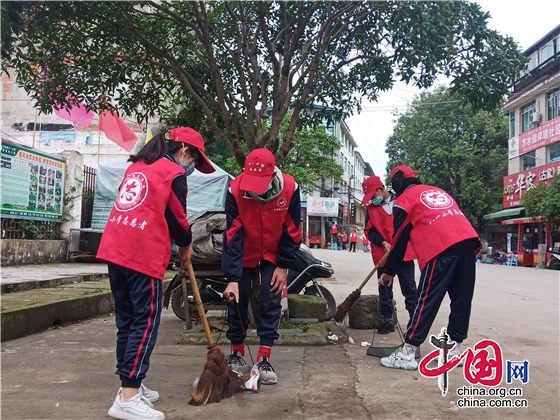 綿陽江油市八一小學聯合方水鎮祥瑞社區開展志願者活動