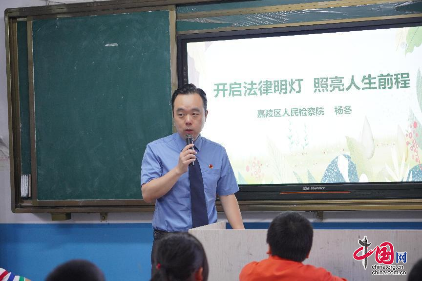 嘉陵區“法制進校園”宣講活動開班儀式在嘉陵一中成功舉行