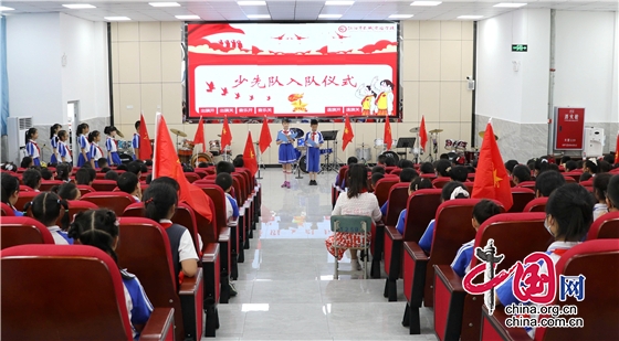 绵阳江油市长城实验学校举行新队员入队仪式