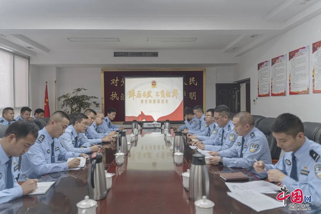 越西公安局召开青年民警代表座谈会