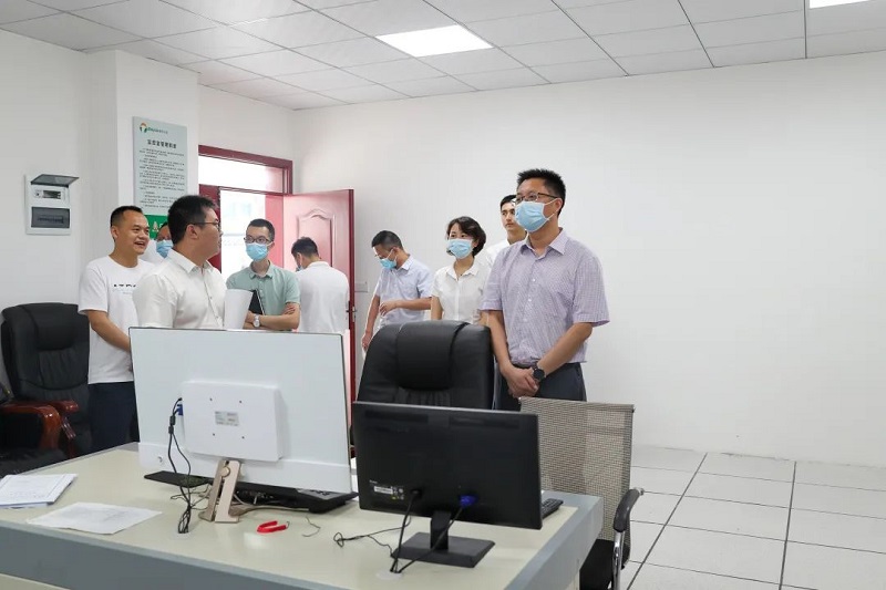 前锋区委书记张伟带队调研基层党建暨农村产业发展工作