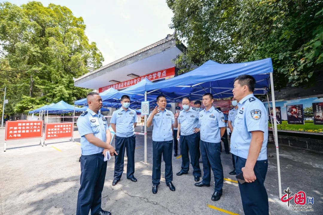 閬中市副市長、公安局局長杜小兵檢查指導高考安全保衛工作