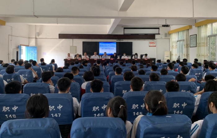 蓬溪县人社服务走进中职院校 为学生提供就业指导