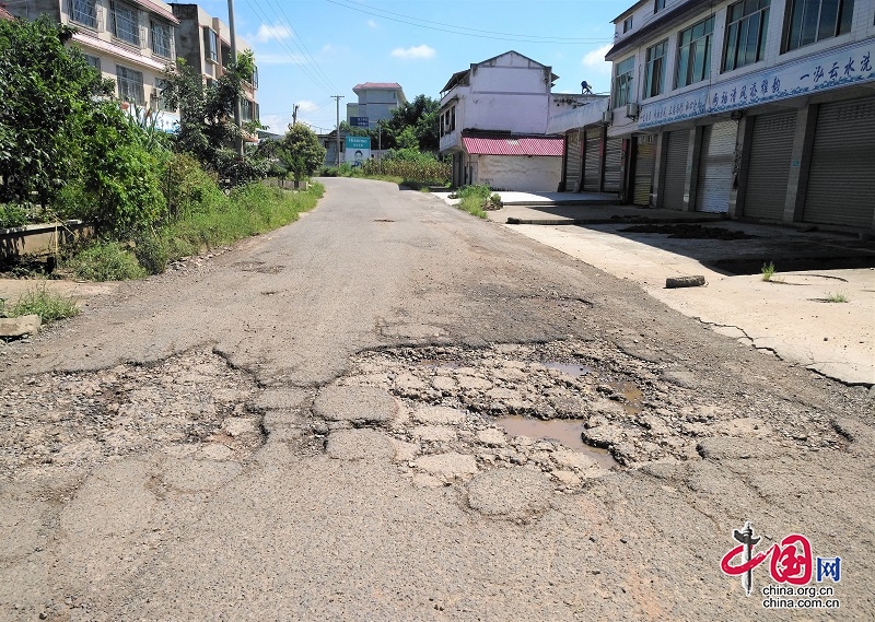 翠屏区：以路为业践初心 养好公路担使命 