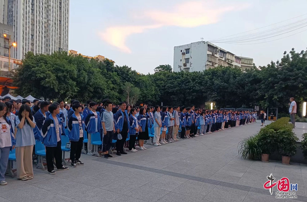 南充市建華中學召開嚴肅校規校紀整肅大會